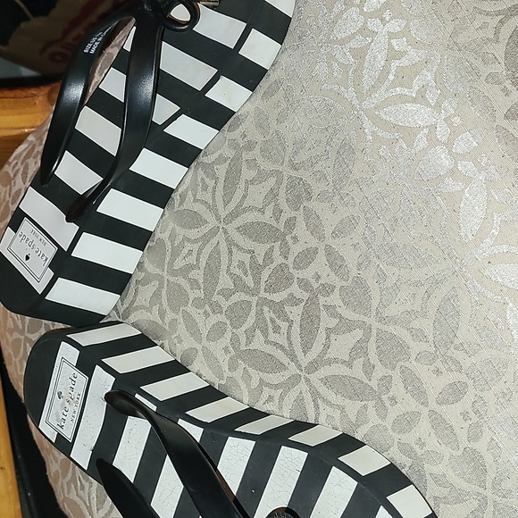 KATE SPADE THONG SANDALS BLK/WHT - Picture 3 of 8